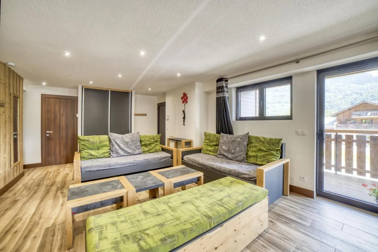Hellebore Morillon Apartment