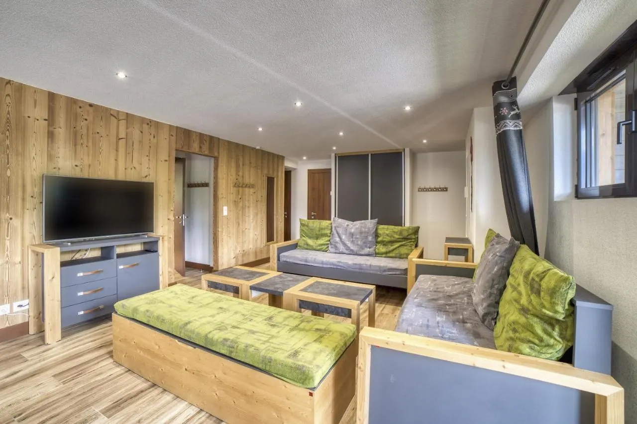Hellebore Morillon Apartment